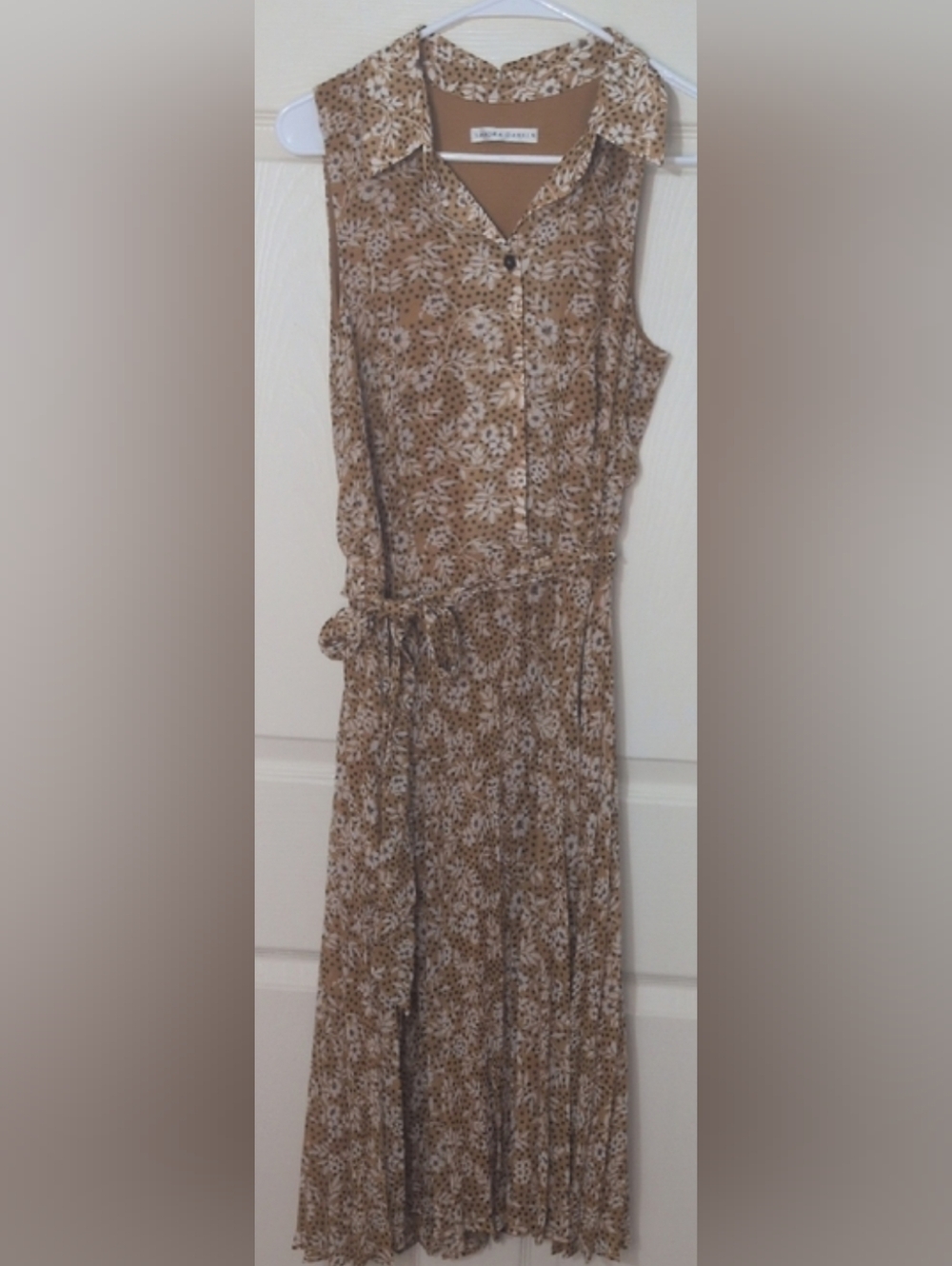Sleeveless Collared Dress in White Floral/Gold Background, Button Up